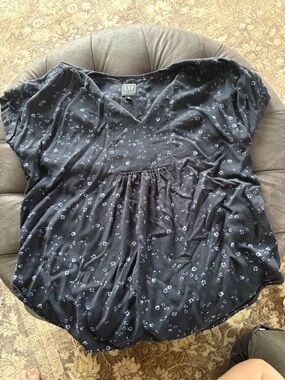 GAP maternity blouse